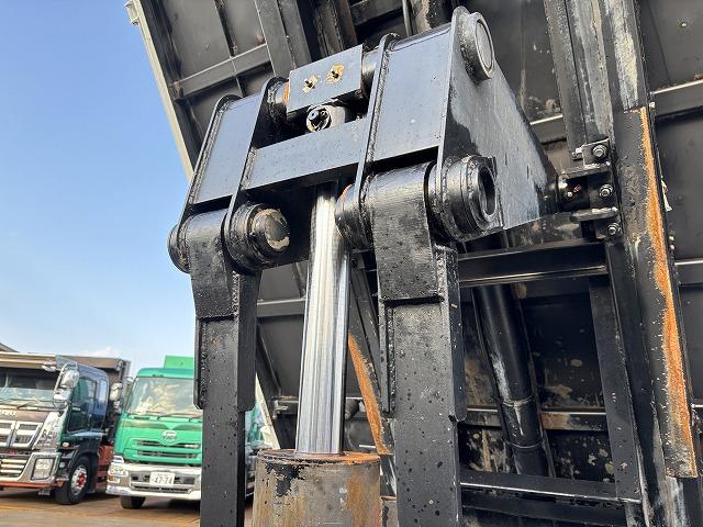 フォワード ローダーダンプ 上物花見台製 スライドボディ 荷台寸法400x208x24 荷台床鉄板張り 積載3t アオリ3方開 ロックピン付 シートキャリア付 ベットスペース有 燃焼不要♪ 6速ミッション(20枚目)