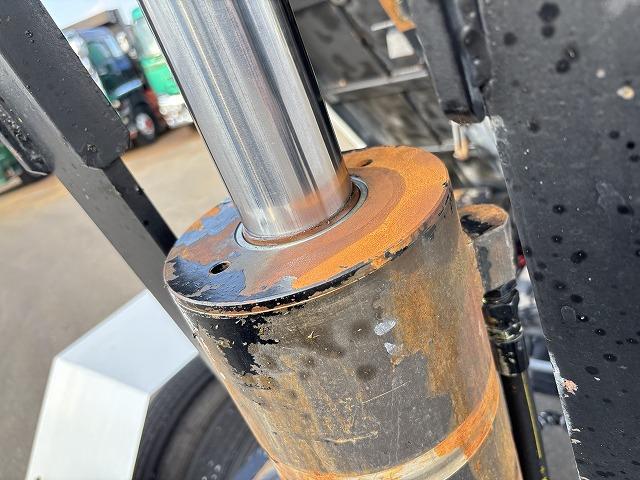 フォワード ローダーダンプ 上物花見台製 スライドボディ 荷台寸法400x208x24 荷台床鉄板張り 積載3t アオリ3方開 ロックピン付 シートキャリア付 ベットスペース有 燃焼不要♪ 6速ミッション(21枚目)