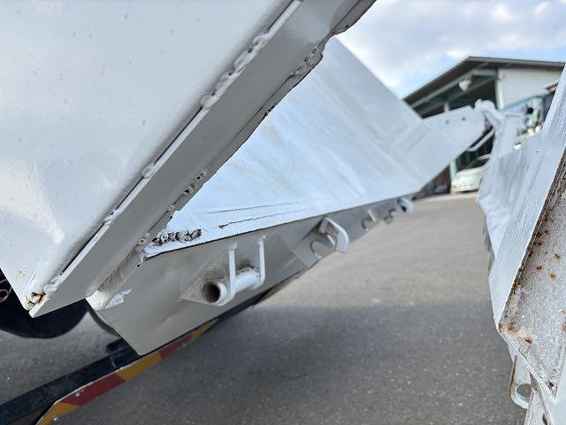 フォワード ローダーダンプ 上物花見台製 スライドボディ 荷台寸法400x208x24 荷台床鉄板張り 積載3t アオリ3方開 ロックピン付 シートキャリア付 ベットスペース有 燃焼不要♪ 6速ミッション(33枚目)