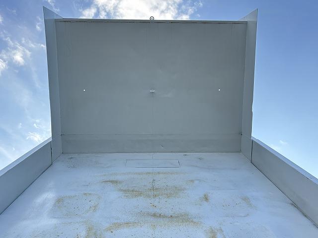 フォワード ローダーダンプ 上物花見台製 スライドボディ 荷台寸法400x208x24 荷台床鉄板張り 積載3t アオリ3方開 ロックピン付 シートキャリア付 ベットスペース有 燃焼不要♪ 6速ミッション(34枚目)