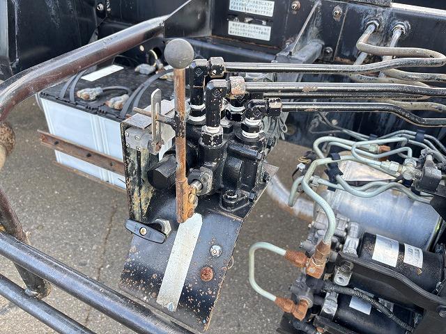 フォワード ローダーダンプ 上物花見台製 スライドボディ 荷台寸法400x208x24 荷台床鉄板張り 積載3t アオリ3方開 ロックピン付 シートキャリア付 ベットスペース有 燃焼不要♪ 6速ミッション(35枚目)