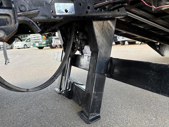 フォワード ローダーダンプ 上物花見台製 スライドボディ 荷台寸法400x208x24 荷台床鉄板張り 積載3t アオリ3方開 ロックピン付 シートキャリア付 ベットスペース有 燃焼不要♪ 6速ミッション(38枚目)