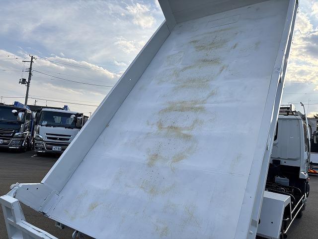 フォワード ローダーダンプ 上物花見台製 スライドボディ 荷台寸法400x208x24 荷台床鉄板張り 積載3t アオリ3方開 ロックピン付 シートキャリア付 ベットスペース有 燃焼不要♪ 6速ミッション(40枚目)