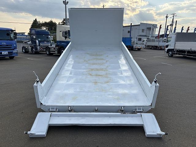 フォワード ローダーダンプ 上物花見台製 スライドボディ 荷台寸法400x208x24 荷台床鉄板張り 積載3t アオリ3方開 ロックピン付 シートキャリア付 ベットスペース有 燃焼不要♪ 6速ミッション(43枚目)