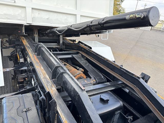 フォワード ローダーダンプ 上物花見台製 スライドボディ 荷台寸法400x208x24 荷台床鉄板張り 積載3t アオリ3方開 ロックピン付 シートキャリア付 ベットスペース有 燃焼不要♪ 6速ミッション(45枚目)