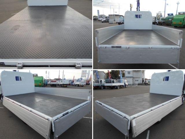 エルフトラック クレーン付き平ボディ 上物タダノ製 5段ブーム ラジコン(無線) フックイン 2.6t吊り リアジャッキ付 ワイドロングボディ 荷台寸法365x207x38 荷台床縞鉄板張り アルミブロック(9枚目)