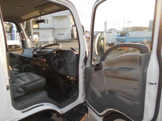 エルフトラック クレーン付き平ボディ 上物タダノ製 5段ブーム ラジコン(無線) フックイン 2.6t吊り リアジャッキ付 ワイドロングボディ 荷台寸法365x207x38 荷台床縞鉄板張り アルミブロック(10枚目)