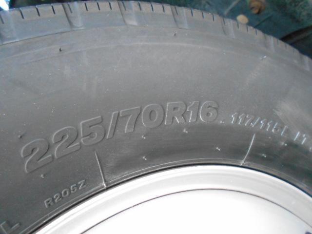 エルフトラック クレーン付き平ボディ 上物タダノ製 5段ブーム ラジコン(無線) フックイン 2.6t吊り リアジャッキ付 ワイドロングボディ 荷台寸法365x207x38 荷台床縞鉄板張り アルミブロック(51枚目)