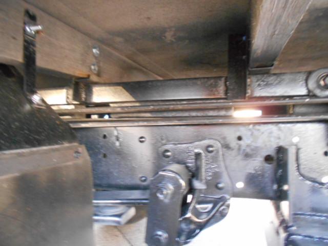 エルフトラック クレーン付き平ボディ 上物タダノ製 5段ブーム ラジコン(無線) フックイン 2.6t吊り リアジャッキ付 ワイドロングボディ 荷台寸法365x207x38 荷台床縞鉄板張り アルミブロック(62枚目)