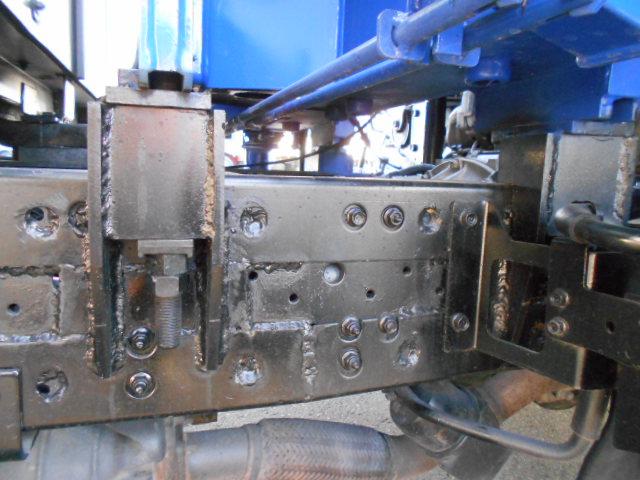 エルフトラック クレーン付き平ボディ 上物タダノ製 5段ブーム ラジコン(無線) フックイン 2.6t吊り リアジャッキ付 ワイドロングボディ 荷台寸法365x207x38 荷台床縞鉄板張り アルミブロック(65枚目)