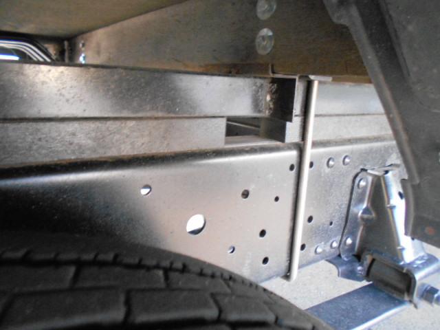 エルフトラック クレーン付き平ボディ 上物タダノ製 5段ブーム ラジコン(無線) フックイン 2.6t吊り リアジャッキ付 ワイドロングボディ 荷台寸法365x207x38 荷台床縞鉄板張り アルミブロック(69枚目)