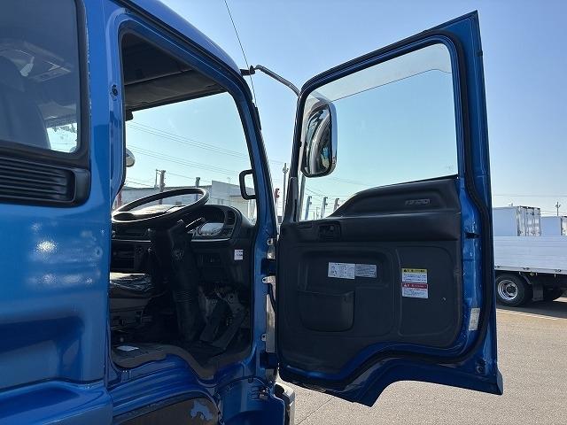 フォワード セーフティローダー 上物花見台製 スライドボディ(ラジコン) 荷台寸法504×220×21 荷台床鉄板張り 積載7.5t 増トン ウインチ付(ラジコン) 自動歩み 内フック アルミブロックアオリ(13枚目)