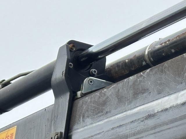 プロフィア ヒアブクレーン付スクラップ運搬車 上物ヒアブ製(166E3-CLX) 360度回転グラップル付 荷台寸820x239x133 鉄深箱 容量約26立米 積載10.3t 410馬力 2デフ 走行63万km(49枚目)