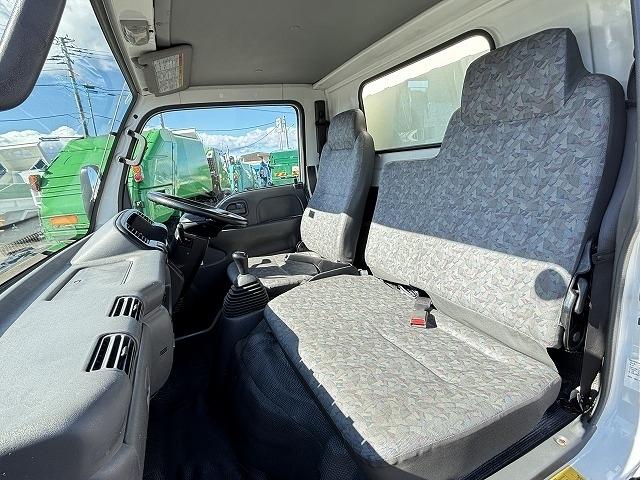 エルフトラック 移動販売車 積載1.6t 冷蔵ショーケース付 -20℃設定(-14℃まで確認済み) 商品棚付 給水蛇口付 5速ミッション 走行5.1万km 燃焼不要♪(13枚目)