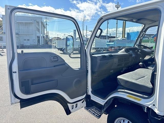 エルフトラック 移動販売車 積載1.6t 冷蔵ショーケース付 -20℃設定(-14℃まで確認済み) 商品棚付 給水蛇口付 5速ミッション 走行5.1万km 燃焼不要♪(15枚目)