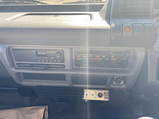 エルフトラック 移動販売車 積載1.6t 冷蔵ショーケース付 -20℃設定(-14℃まで確認済み) 商品棚付 給水蛇口付 5速ミッション 走行5.1万km 燃焼不要♪(17枚目)