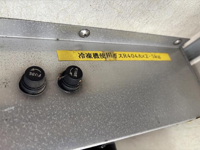 エルフトラック 移動販売車 積載1.6t 冷蔵ショーケース付 -20℃設定(-14℃まで確認済み) 商品棚付 給水蛇口付 5速ミッション 走行5.1万km 燃焼不要♪(27枚目)