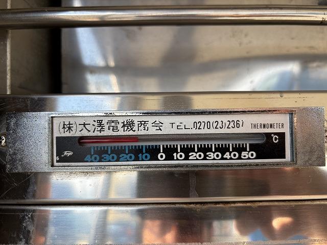 エルフトラック 移動販売車 積載1.6t 冷蔵ショーケース付 -20℃設定(-14℃まで確認済み) 商品棚付 給水蛇口付 5速ミッション 走行5.1万km 燃焼不要♪(28枚目)