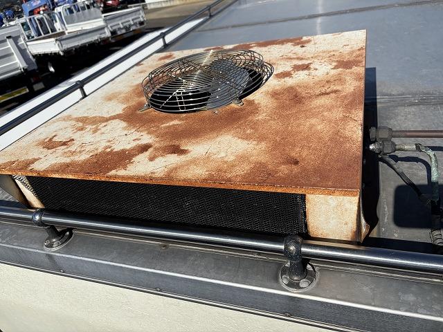 エルフトラック 移動販売車 積載1.6t 冷蔵ショーケース付 -20℃設定(-14℃まで確認済み) 商品棚付 給水蛇口付 5速ミッション 走行5.1万km 燃焼不要♪(30枚目)