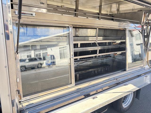 エルフトラック 移動販売車 積載1.6t 冷蔵ショーケース付 -20℃設定(-14℃まで確認済み) 商品棚付 給水蛇口付 5速ミッション 走行5.1万km 燃焼不要♪(31枚目)