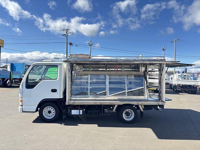 エルフトラック 移動販売車 積載1.6t 冷蔵ショーケース付 -20℃設定(-14℃まで確認済み) 商品棚付 給水蛇口付 5速ミッション 走行5.1万km 燃焼不要♪(34枚目)