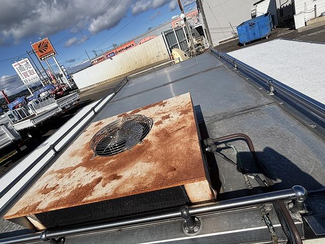 エルフトラック 移動販売車 積載1.6t 冷蔵ショーケース付 -20℃設定(-14℃まで確認済み) 商品棚付 給水蛇口付 5速ミッション 走行5.1万km 燃焼不要♪(39枚目)