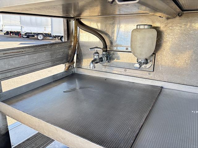 エルフトラック 移動販売車 積載1.6t 冷蔵ショーケース付 -20℃設定(-14℃まで確認済み) 商品棚付 給水蛇口付 5速ミッション 走行5.1万km 燃焼不要♪(42枚目)