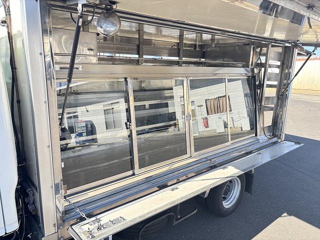 エルフトラック 移動販売車 積載1.6t 冷蔵ショーケース付 -20℃設定(-14℃まで確認済み) 商品棚付 給水蛇口付 5速ミッション 走行5.1万km 燃焼不要♪(44枚目)