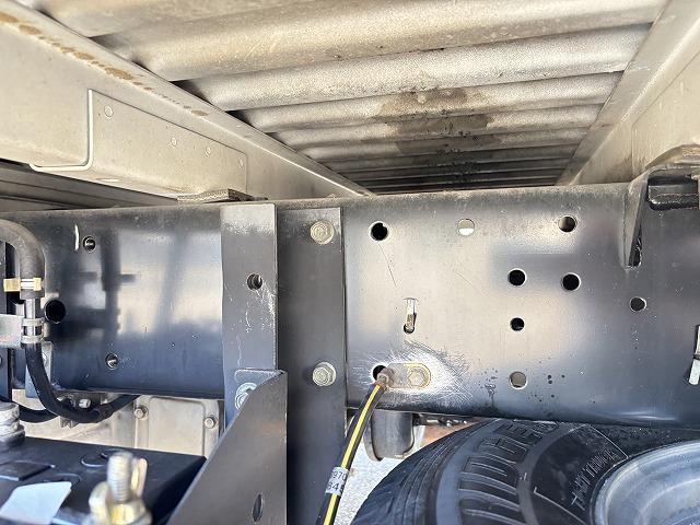 エルフトラック 移動販売車 積載1.6t 冷蔵ショーケース付 -20℃設定(-14℃まで確認済み) 商品棚付 給水蛇口付 5速ミッション 走行5.1万km 燃焼不要♪(70枚目)