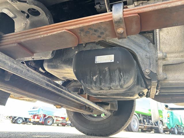 エルフトラック 移動販売車 積載1.6t 冷蔵ショーケース付 -20℃設定(-14℃まで確認済み) 商品棚付 給水蛇口付 5速ミッション 走行5.1万km 燃焼不要♪(74枚目)