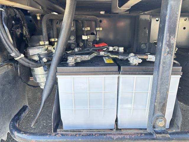 エルフトラック 移動販売車 積載1.6t 冷蔵ショーケース付 -20℃設定(-14℃まで確認済み) 商品棚付 給水蛇口付 5速ミッション 走行5.1万km 燃焼不要♪(79枚目)