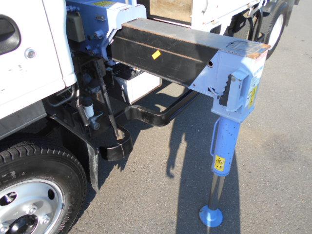 エルフトラック クレーン付き平ボディ 上物タダノ製 4段ブーム ラジコン(無線) フックイン 2.6t吊り ワイドロングボディ 荷台寸法362x193x38 荷台床木張り アオリ開閉サポート 走行6.6万km(29枚目)