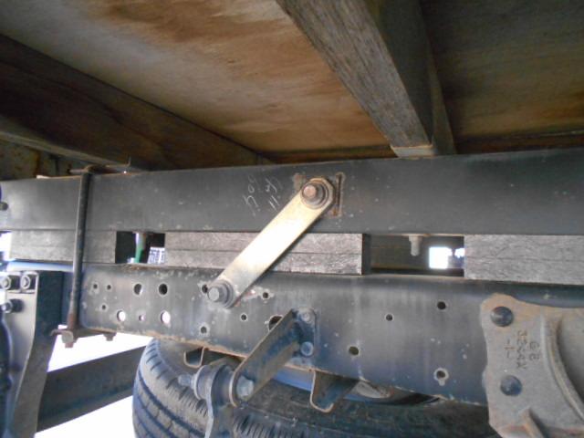 エルフトラック クレーン付き平ボディ 上物タダノ製 4段ブーム ラジコン(無線) フックイン 2.6t吊り ワイドロングボディ 荷台寸法362x193x38 荷台床木張り アオリ開閉サポート 走行6.6万km(55枚目)