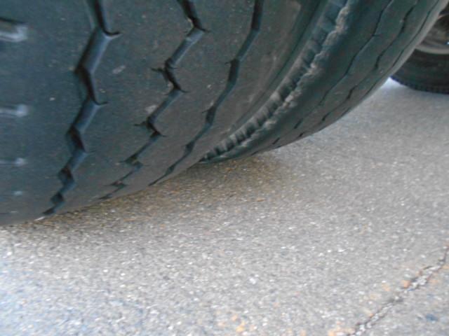 ファイター ダンプ 上物新明和製 増トン車 積載:7.2t 荷台寸法:340×215×64 電動コボレーン付 ベッド付 走行:21.1万km 6速ミッション(40枚目)