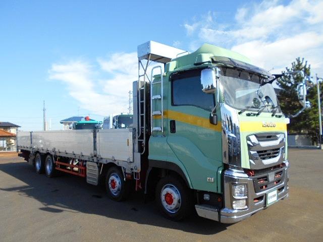 ギガ 　アルミブロック平ボディ　上物山田車体工業　４軸低床　積載１３．５ｔ　荷台寸法９５０×２４１×６８　荷台床木張り　アオリ７方開　アオリ開閉サポート　センターフック５ヶ所　スタンションホール１１ヶ所（3枚目）