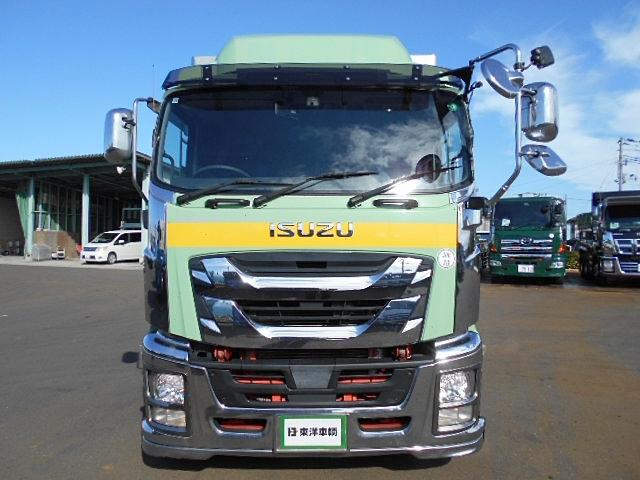 ギガ 　アルミブロック平ボディ　上物山田車体工業　４軸低床　積載１３．５ｔ　荷台寸法９５０×２４１×６８　荷台床木張り　アオリ７方開　アオリ開閉サポート　センターフック５ヶ所　スタンションホール１１ヶ所（6枚目）