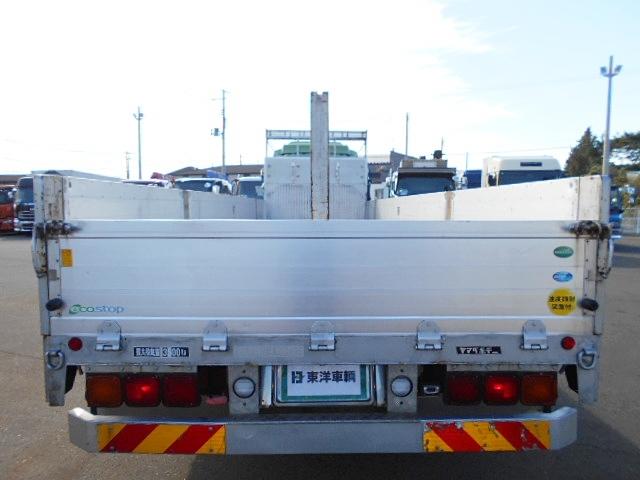 ギガ 　アルミブロック平ボディ　上物山田車体工業　４軸低床　積載１３．５ｔ　荷台寸法９５０×２４１×６８　荷台床木張り　アオリ７方開　アオリ開閉サポート　センターフック５ヶ所　スタンションホール１１ヶ所（7枚目）