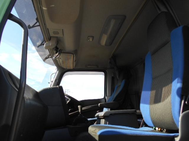 ギガ 　アルミブロック平ボディ　上物山田車体工業　４軸低床　積載１３．５ｔ　荷台寸法９５０×２４１×６８　荷台床木張り　アオリ７方開　アオリ開閉サポート　センターフック５ヶ所　スタンションホール１１ヶ所（13枚目）