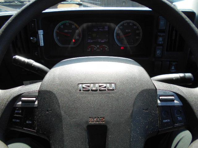 ギガ 　アルミブロック平ボディ　上物山田車体工業　４軸低床　積載１３．５ｔ　荷台寸法９５０×２４１×６８　荷台床木張り　アオリ７方開　アオリ開閉サポート　センターフック５ヶ所　スタンションホール１１ヶ所（19枚目）