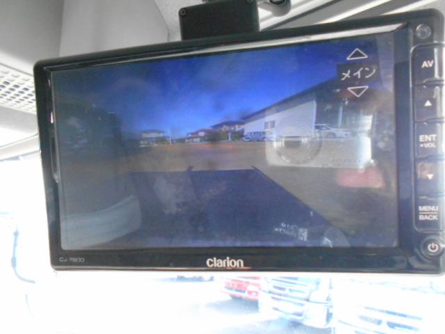 ギガ 　アルミブロック平ボディ　上物山田車体工業　４軸低床　積載１３．５ｔ　荷台寸法９５０×２４１×６８　荷台床木張り　アオリ７方開　アオリ開閉サポート　センターフック５ヶ所　スタンションホール１１ヶ所（20枚目）