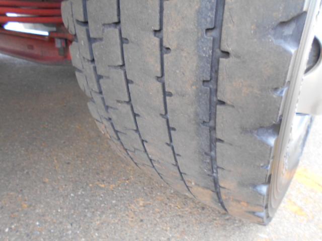 ギガ 　アルミブロック平ボディ　上物山田車体工業　４軸低床　積載１３．５ｔ　荷台寸法９５０×２４１×６８　荷台床木張り　アオリ７方開　アオリ開閉サポート　センターフック５ヶ所　スタンションホール１１ヶ所（44枚目）