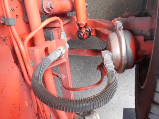 ギガ 　アルミブロック平ボディ　上物山田車体工業　４軸低床　積載１３．５ｔ　荷台寸法９５０×２４１×６８　荷台床木張り　アオリ７方開　アオリ開閉サポート　センターフック５ヶ所　スタンションホール１１ヶ所（45枚目）