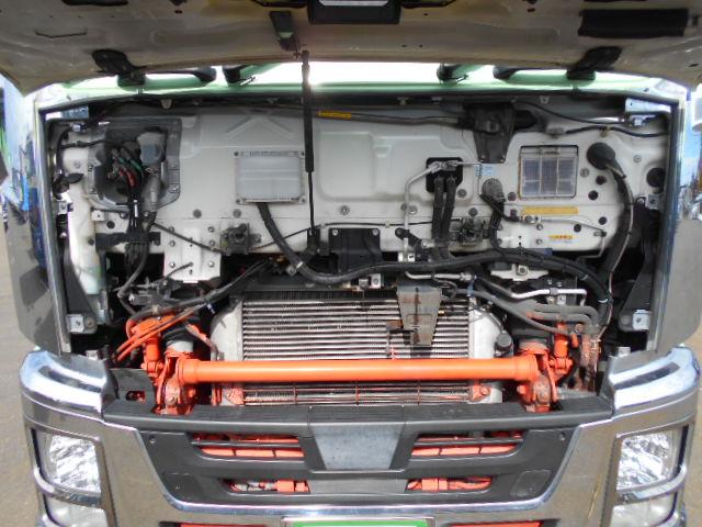 ギガ 　アルミブロック平ボディ　上物山田車体工業　４軸低床　積載１３．５ｔ　荷台寸法９５０×２４１×６８　荷台床木張り　アオリ７方開　アオリ開閉サポート　センターフック５ヶ所　スタンションホール１１ヶ所（46枚目）