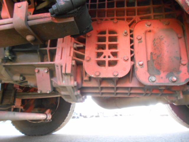 ギガ 　アルミブロック平ボディ　上物山田車体工業　４軸低床　積載１３．５ｔ　荷台寸法９５０×２４１×６８　荷台床木張り　アオリ７方開　アオリ開閉サポート　センターフック５ヶ所　スタンションホール１１ヶ所（54枚目）