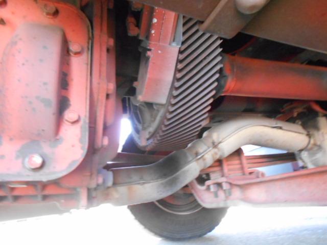 ギガ 　アルミブロック平ボディ　上物山田車体工業　４軸低床　積載１３．５ｔ　荷台寸法９５０×２４１×６８　荷台床木張り　アオリ７方開　アオリ開閉サポート　センターフック５ヶ所　スタンションホール１１ヶ所（58枚目）