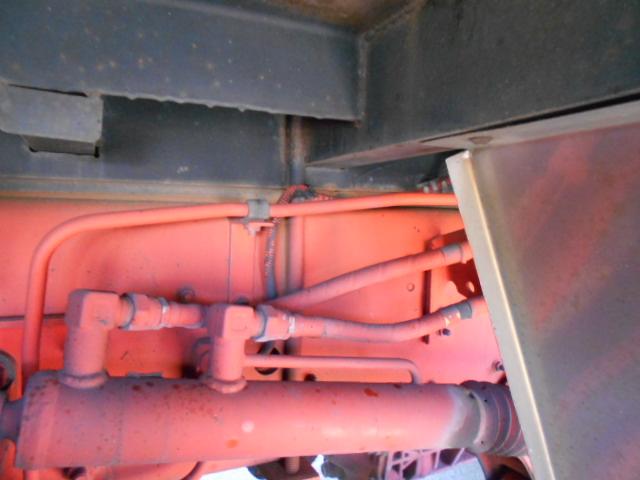 ギガ 　アルミブロック平ボディ　上物山田車体工業　４軸低床　積載１３．５ｔ　荷台寸法９５０×２４１×６８　荷台床木張り　アオリ７方開　アオリ開閉サポート　センターフック５ヶ所　スタンションホール１１ヶ所（68枚目）