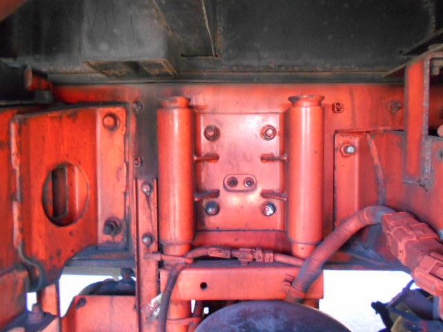 ギガ 　アルミブロック平ボディ　上物山田車体工業　４軸低床　積載１３．５ｔ　荷台寸法９５０×２４１×６８　荷台床木張り　アオリ７方開　アオリ開閉サポート　センターフック５ヶ所　スタンションホール１１ヶ所（69枚目）