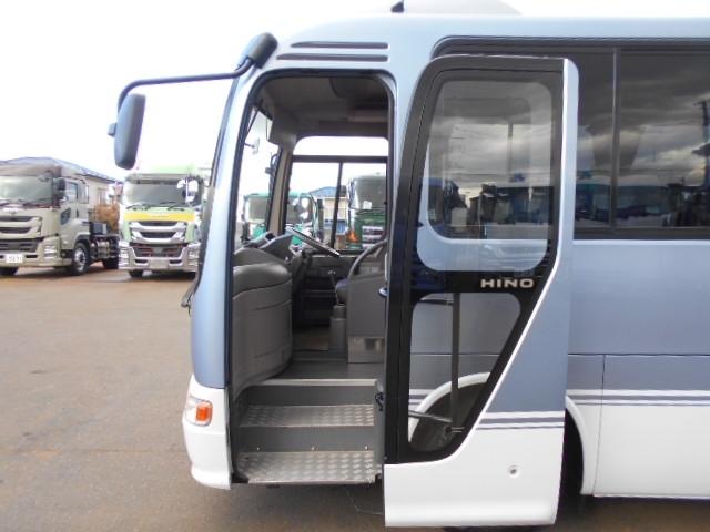 リエッセ マイクロバス 29人乗り スーパーツーリング モケットシート リクライニング機能 自動スライドドア ニーリング機能 ボトルクーラー有 総輪エアサス バックモニター ATシフト リアエンジン(10枚目)