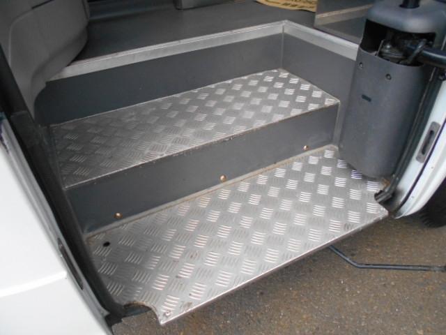 リエッセ マイクロバス 29人乗り スーパーツーリング モケットシート リクライニング機能 自動スライドドア ニーリング機能 ボトルクーラー有 総輪エアサス バックモニター ATシフト リアエンジン(11枚目)