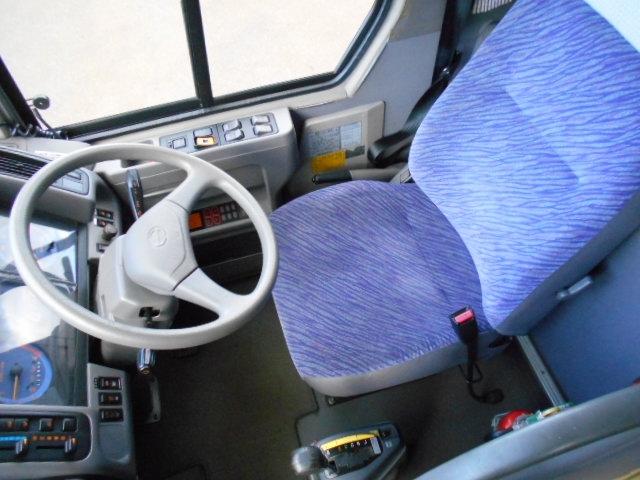 リエッセ マイクロバス 29人乗り スーパーツーリング モケットシート リクライニング機能 自動スライドドア ニーリング機能 ボトルクーラー有 総輪エアサス バックモニター ATシフト リアエンジン(12枚目)